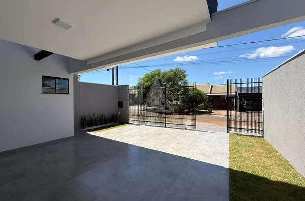 Casa NOVA com AMPLO QUINTAL a venda, 3 quartos (1 suíte), Jardim Paulista IV, Maringá PR