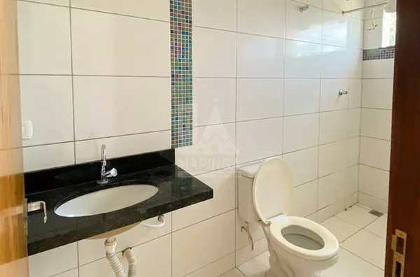 Banheiro suíte da casa a venda de 3 quartos (1 suíte) Jardim Atami - Maringá Imóveis