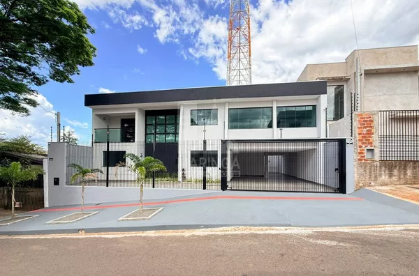 Sobrado 5 quartos (2 suítes com sacada) na Zona 06 em Maringá