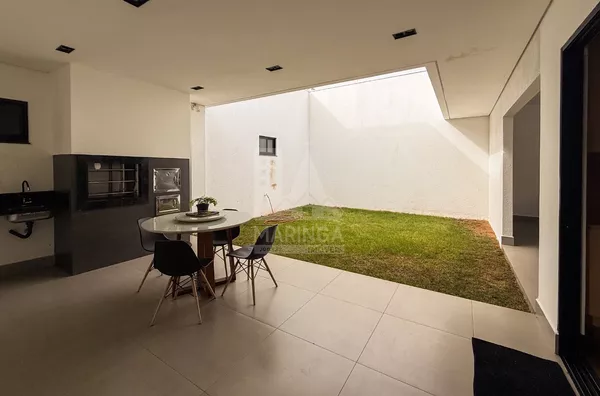 Sobrado de alto padrão de 4 quartos no Jardim Iguaçu em Maringá