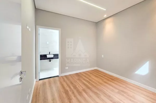 Suíte da casa com 3 suítes e piscina no Jd. Munique