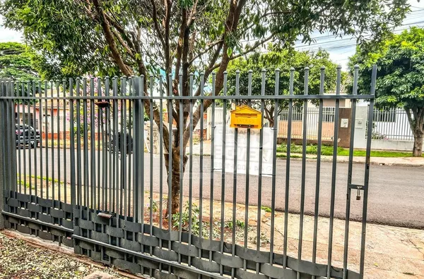 Casa para venda, 3 quartos, recém - reformada, com edícula, Jardim Paulista, Maringá