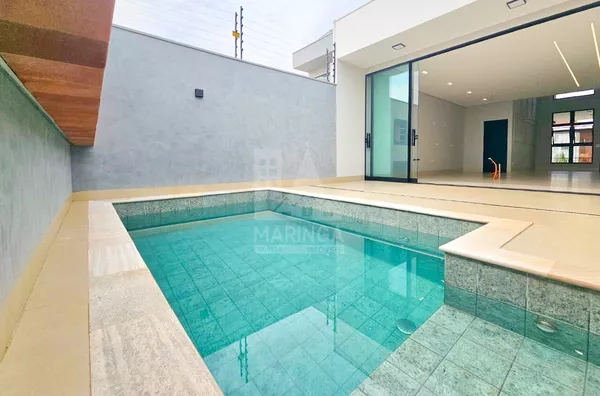 Casa à venda com 3 suítes e piscina no Jd. Munique - Maringá
