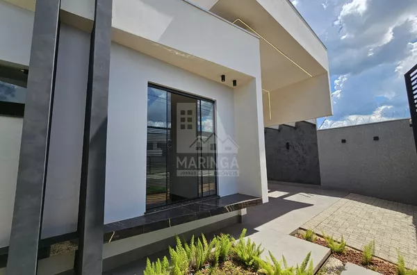 Casa venda Maringá, 3 quartos, suíte, closet, piscina, corredor lateral, churrasqueira, garagem ampla, no Jardim Munique