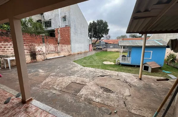 Casa para venda com terreno de 300m², 2 quartos, Jardim Madrid, Maringá