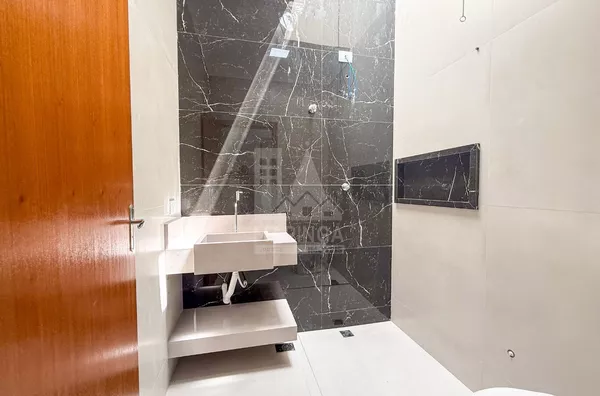 Banheiro da casa 3 quartos (1 suíte) Jardim Paulista em Maringá