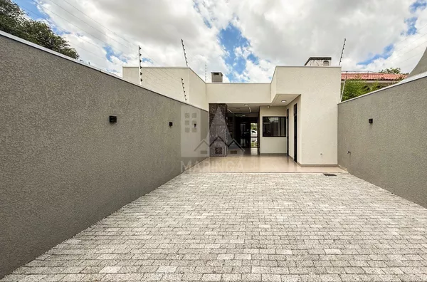 Externa da casa com 3 quartos (1 suíte) no Jardim Alvorada em Maringá