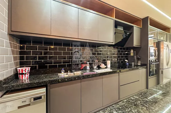 Cozinha da casa semi mobiliada com 3 quartos na região do Cidade Alta em Maringá