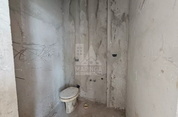 Sobrado a venda condomínio Green Park, 3 suítes e piscina, Permuta Maringá PR