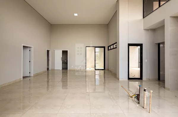 Casa com 3 suíte e piscina no Jd. Munique em Maringá