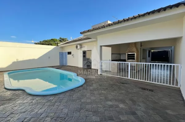 Casa à Venda, 3 Quartos sendo 1 suíte, hidromassagem e Piscina - Jardim Batel, Maringá-PR