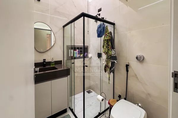 Banheiro social da casa semi mobiliada com 3 quartos na região do Cidade Alta em Maringá