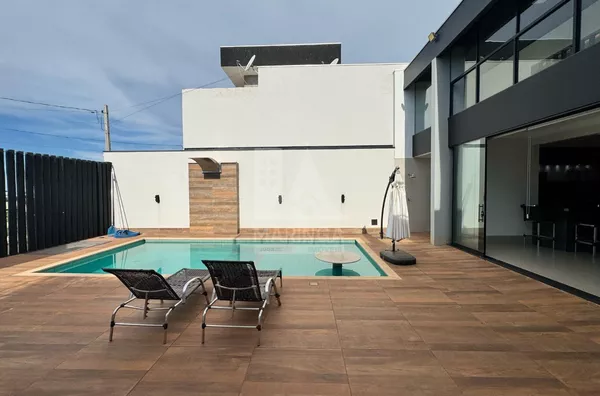 Sobrado mobiliado a venda com 3 suítes, piscina, cozinha gourmet com churrasqueira em Porto Rico - PR