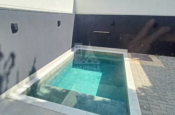 Casa à venda com piscina no Recanto dos Magnatas em Maringá