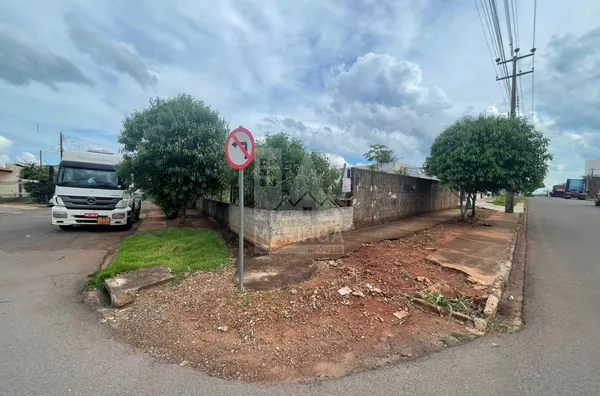 TERRENO COMERCIAL DE ESQUINA A VENDA  RESIDENCIAL REGENTE EM MARINGA