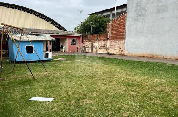 Casa para venda com terreno de 300m², 2 quartos, Jardim Madrid, Maringá