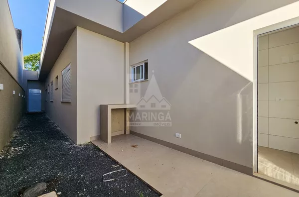 Casa a venda com piscina, 3 quartos (1 suíte) próx. Av. Mandacaru - Maringá Imóveis