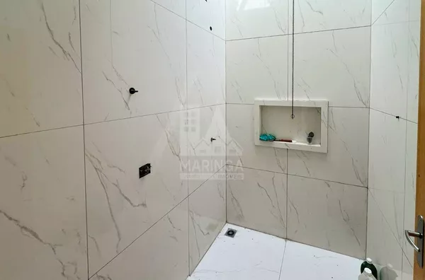 Banheiro da casa à venda com 3 quartos em Mandaguaçu