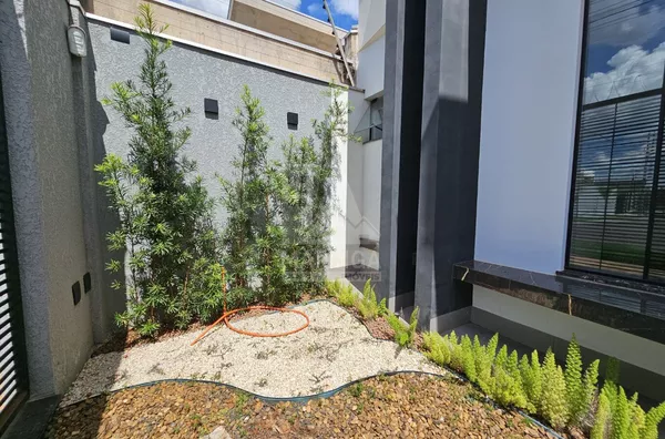 Casa venda Maringá, 3 quartos, suíte, closet, piscina, corredor lateral, churrasqueira, garagem ampla, no Jardim Munique