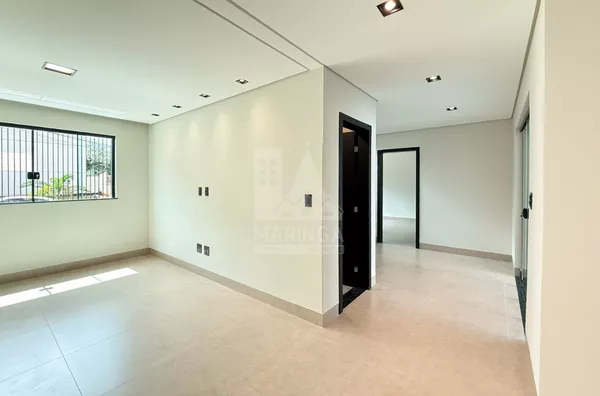 Sobrado 5 quartos (2 suítes com sacada) na Zona 06 em Maringá