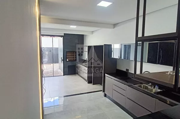 Casa à venda com piscina no Recanto dos Magnatas em Maringá