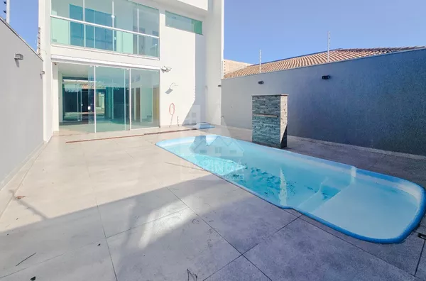 Sobrado com piscina, 3 quartos (1 suíte) no Ecovalley