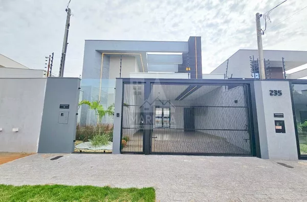 Casa à venda com 3 suítes e piscina no Jd. Munique - Maringá