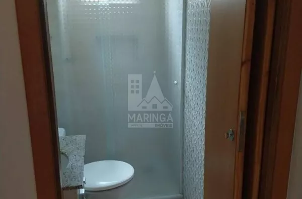 Banheiro do apartamento semi mobiliado de 2 quartos em Mandaguaçu