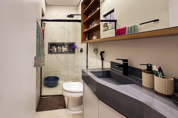 Banheiro da casa semi mobiliada com 3 quartos na região do Cidade Alta em Maringá