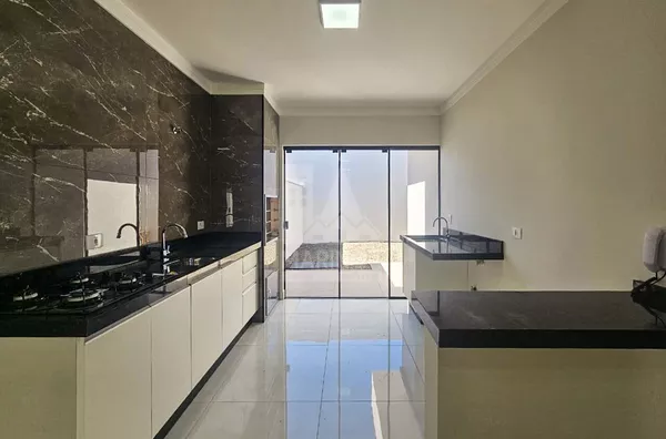 Cozinha semi mobliada da casa de 3 quartos (1 suíte) Parque Hortência