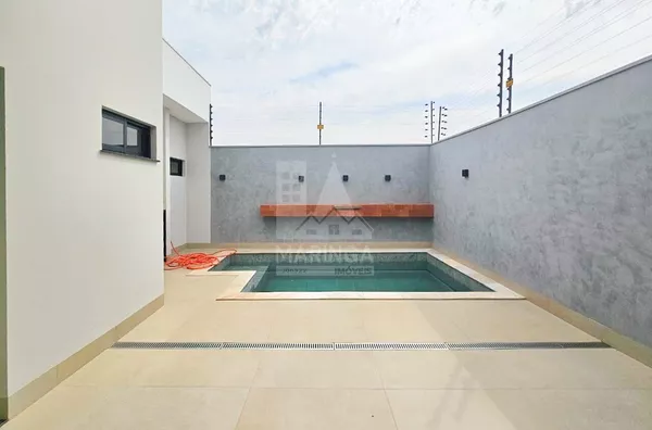 Área de lazer da casa com 3 suítes e piscina no Jd. Munique