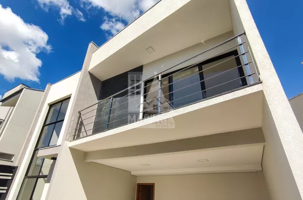 Sobrado para venda com 3 suítes, piscina, corredor lateral, no Jardim Tóquio em Maringá PR