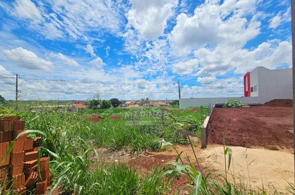 Terreno comercial venda Maringá, 417m², esquina, plano, no Jardim Paris, estuda permuta por veículo