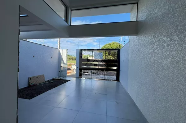 garagem com portão de elevação e instalação para portão elétrico e interfone