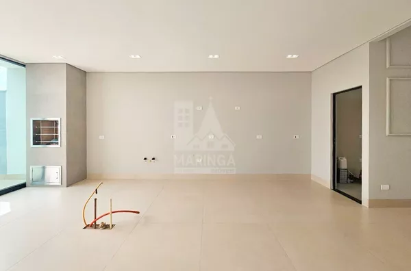 Cozinha da casa com 3 suítes e piscina no Jd. Munique