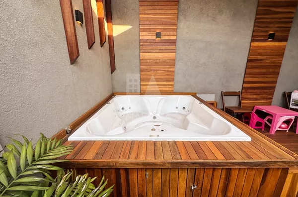 Spa da casa semi mobiliada com 3 quartos na região do Cidade Alta em Maringá