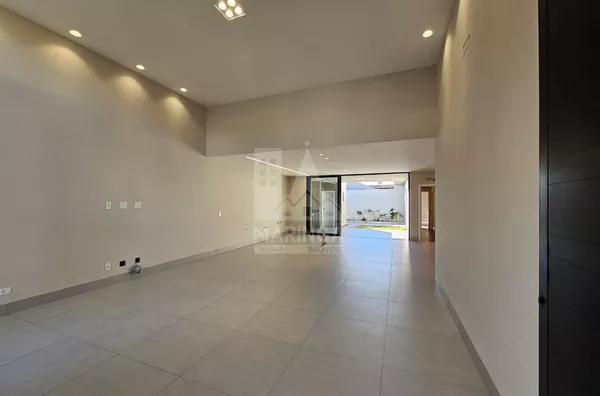 Casa no Condomínio OURO VERDE a venda, 3 suítes (sendo 1 máster), Piscina, Sarandi PR