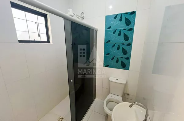 Banheiro da casa de 2 suítes com energia solar no Pq Alvamar em Sarandi