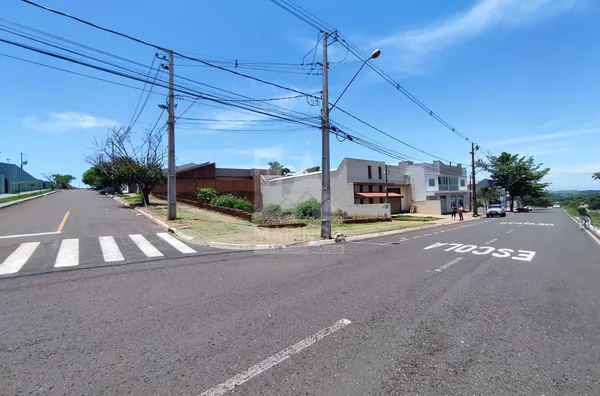 Terreno Comercial venda Maringa, esquina, caído para Rua, na Av. Carlos Borges, Jardim Atami