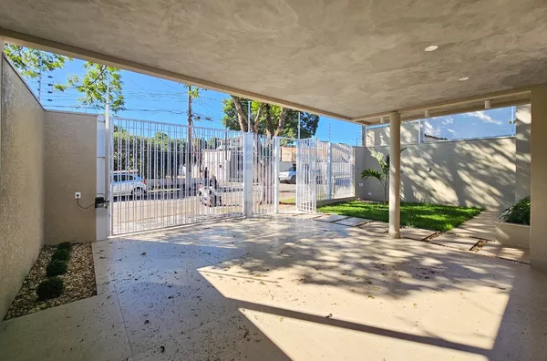 Casa a venda com piscina, 3 quartos (1 suíte) próx. Av. Mandacaru - Maringá Imóveis