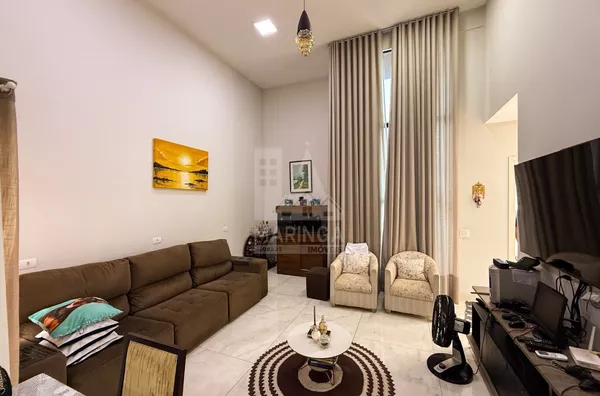 sala da casa moderna em Maringá com 3 quartos (1 suíte), terreno inteiro no Jardim Munique