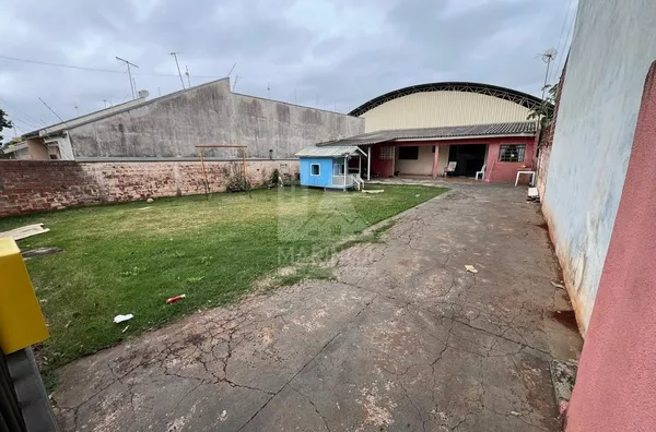 Casa para venda com terreno de 300m², 2 quartos, Jardim Madrid, Maringá