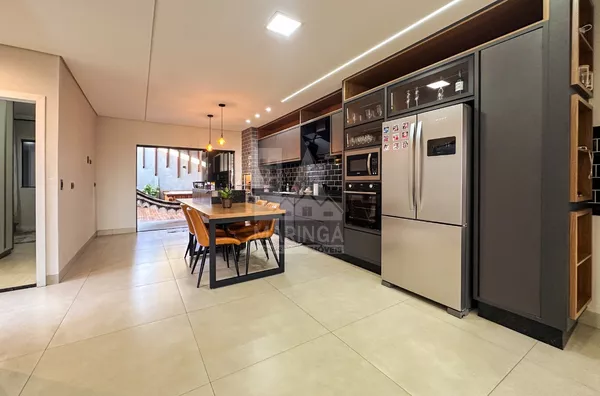 Cozinha planejada da casa semi mobiliada com 3 quartos na região do Cidade Alta em Maringá