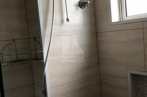 Banheiro do apartamento semi mobiliado de 2 quartos em Mandaguaçu