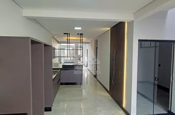 Casa à venda com piscina no Recanto dos Magnatas em Maringá