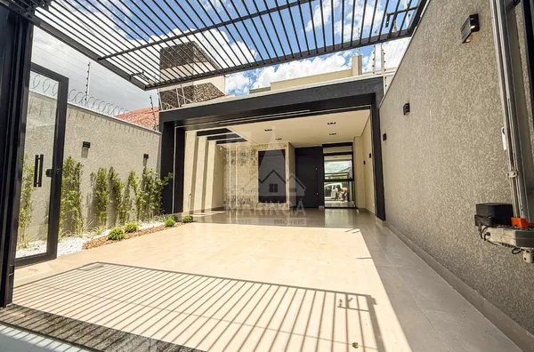 Casa com 3 quartos (1 suíte) no Jardim Alvorada em Maringá