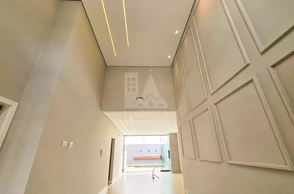 Casa à venda com 3 suítes e piscina no Jd. Munique - Maringá