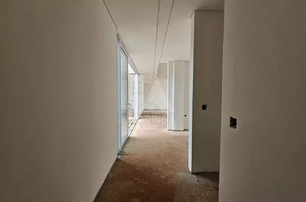 Sobrado a venda condomínio Green Park, 3 suítes e piscina, Permuta Maringá PR