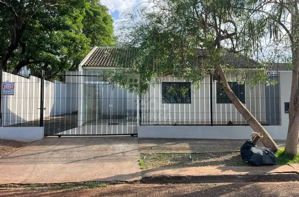 Casa para venda, 3 quartos, reformada, terreno amplo, Parque Tarumã, Maringá