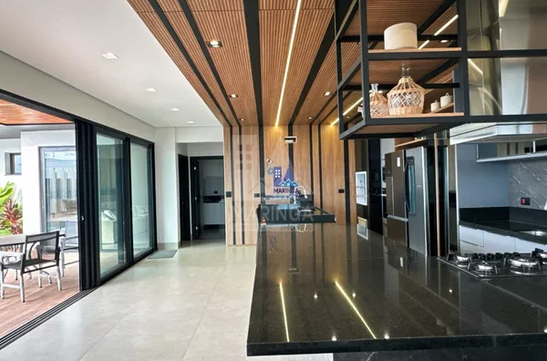 Sobrado à venda no Porto Rico Resort Residence, 4 suítes, com elevador e garagem fechada.